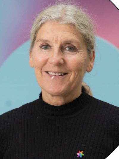 Jeg engasjerer meg i Folkehelseforeningen fordi jeg brenner for å skape et rettferdig samfunn som fremmer helse og trivsel for alle. Som styremedlem håper jeg å kunne bidra til å styrke folkehelsepolitikken.